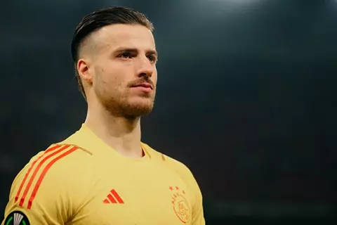 "لدي فم لأعبر".. راماج يأمل أن يصبح حارس دورتموند الأساسي